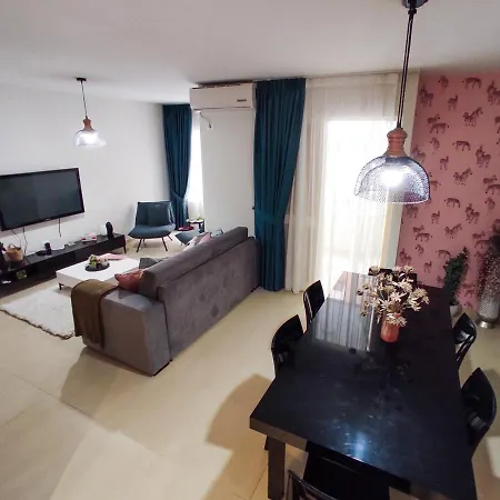 New Bazaar Stylish In Tirana's Heart تيرانا